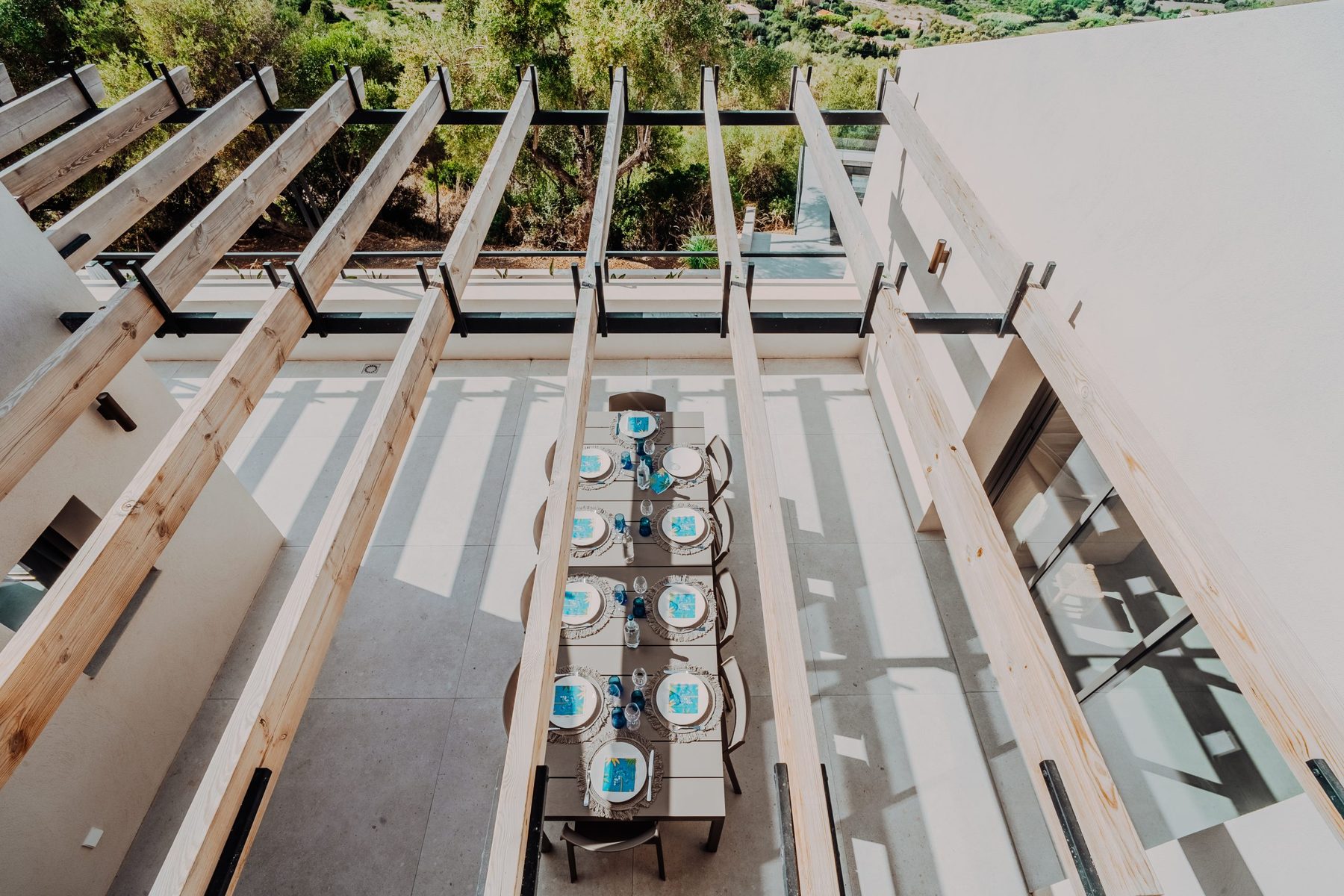La terrasse côté cuisine, vue mer à 180 degrés