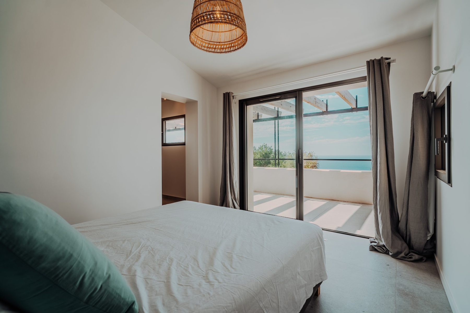 Chambre n°2, vue mer, accès terrasse cuisine