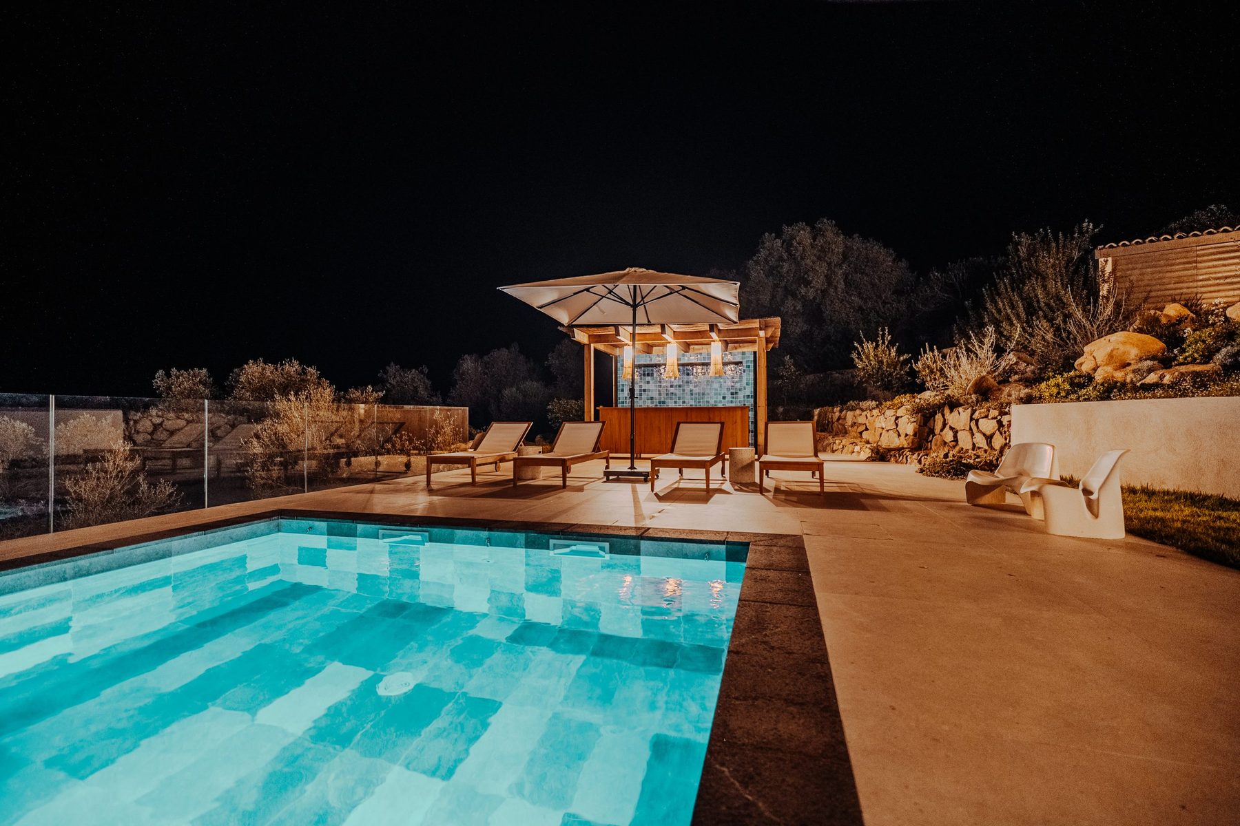 La terrasse de la piscine