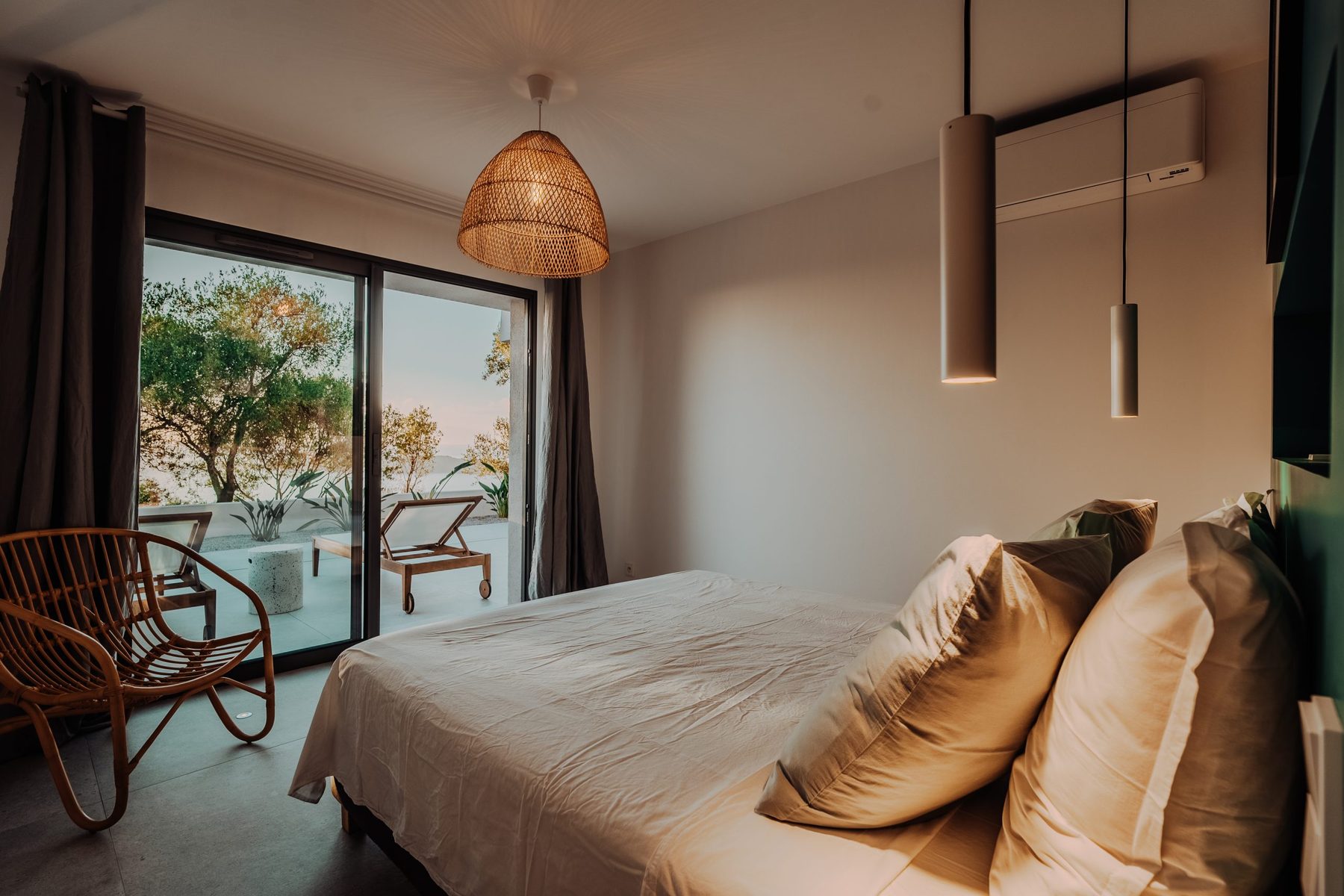 Une des suites de La Thébaïde, ouverte sur la mer